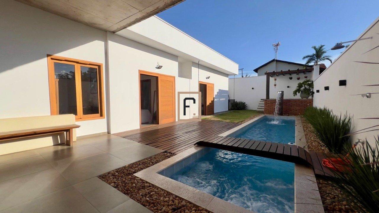 Linda Casa à Venda no Condomínio Jd da Paineira