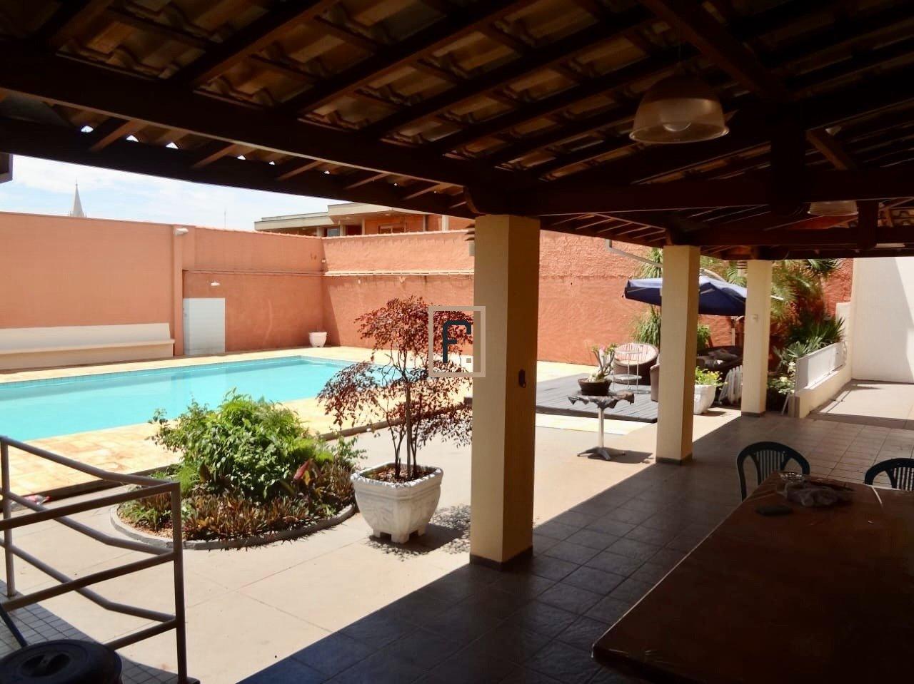 Casa a venda no Centro de Mococa!