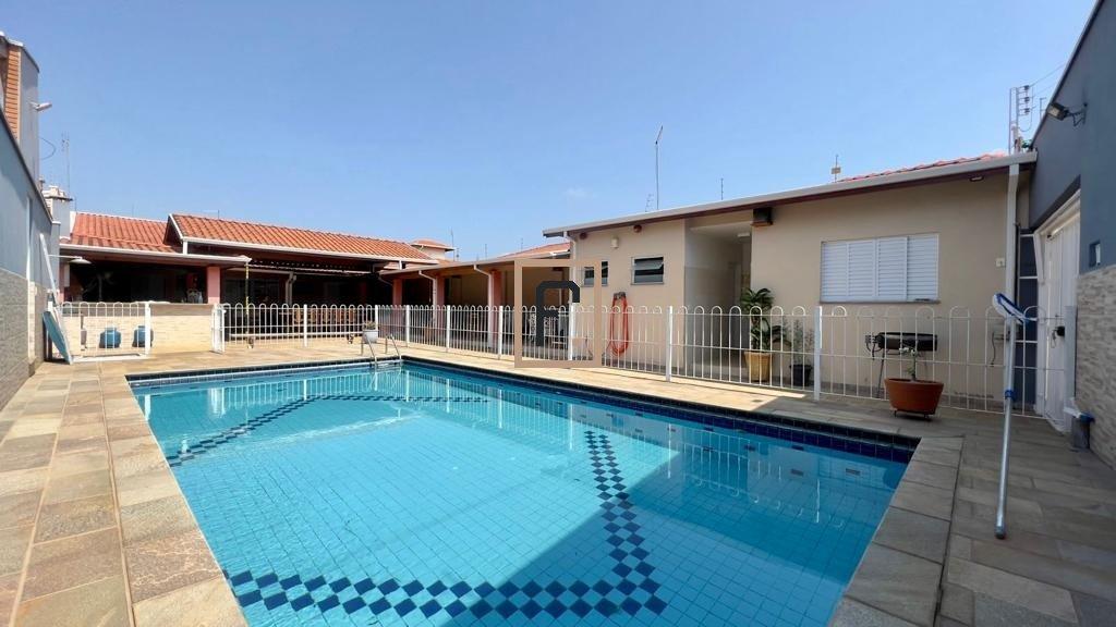 Casa Excepcional à Venda no Jardim Santa Maria