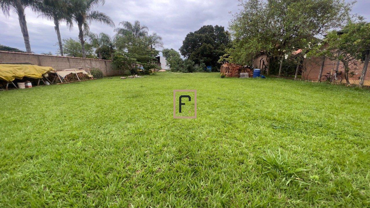 TERRENO DE CHACARA TOTALMENTE MURADA