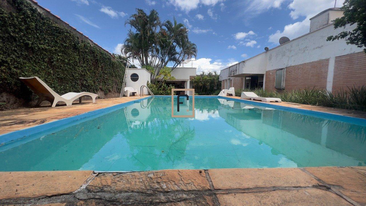 Casa com área de lazer na região Central