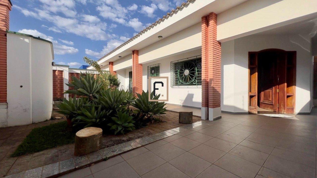 Casa Excepcional à Venda -Localização Privilegiada